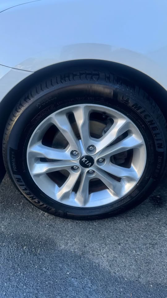2012 Kia Optima (White)