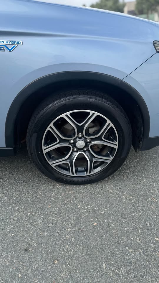 2014 Mitsubishi Outlander Phev